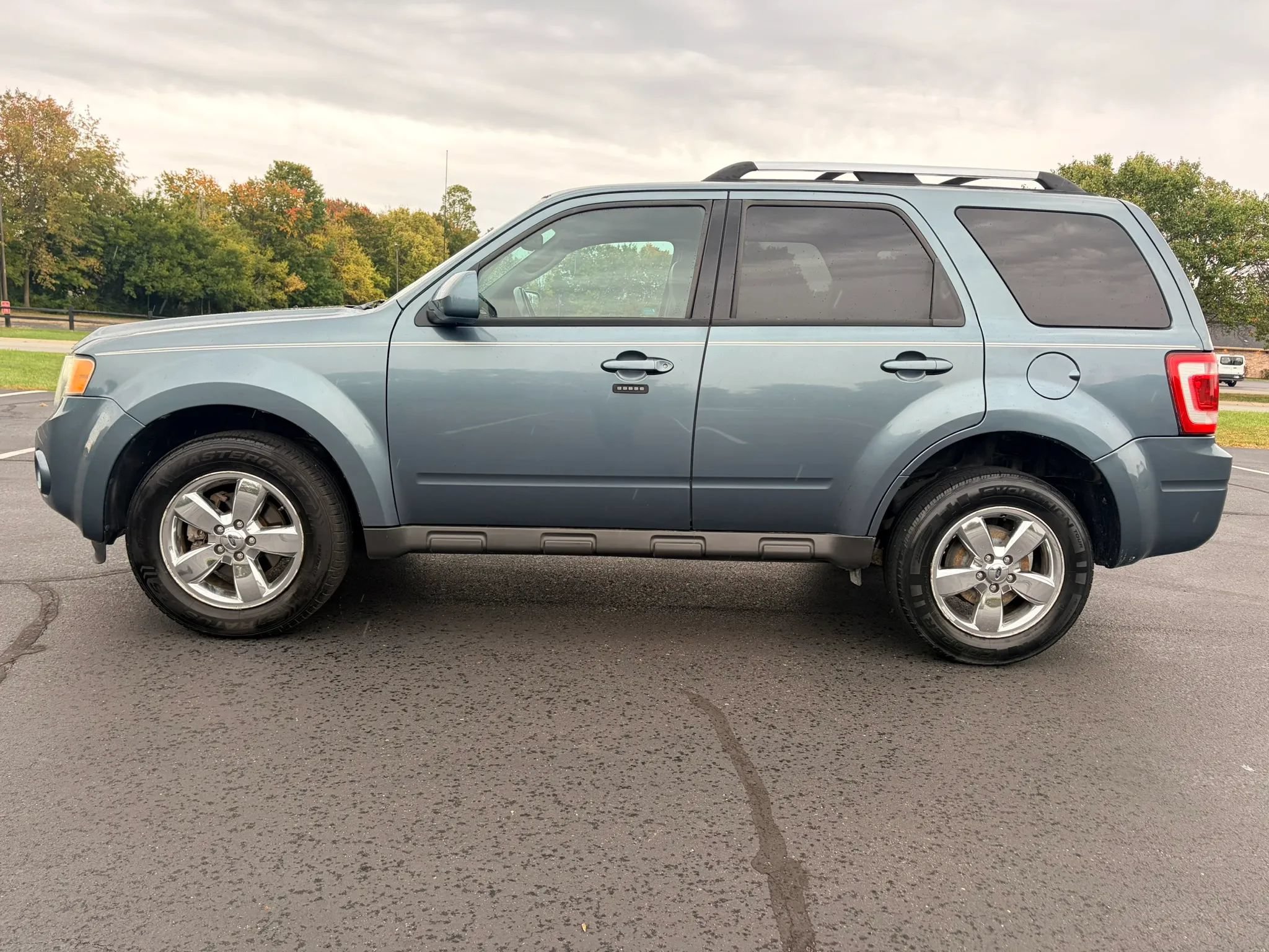 Used 2012 Ford Escape Limited FWD image 2