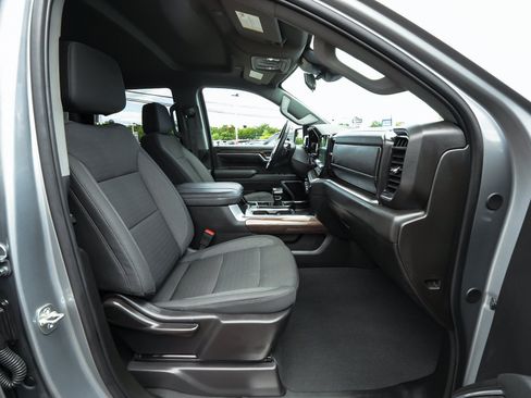 Used 2025 Chevrolet Silverado 1500 RST AWD/4WD image 40