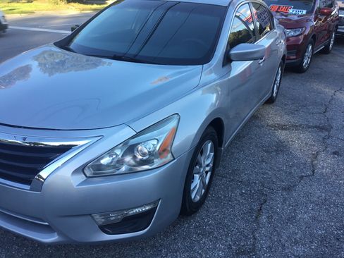 Used 2014 Nissan Altima 2.5 S w/ Sport Value Package image 1