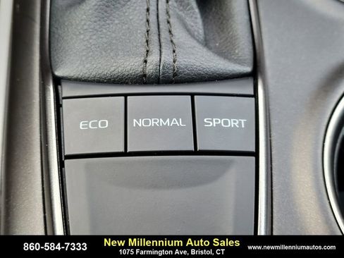 Used 2024 Toyota Camry SE image 23