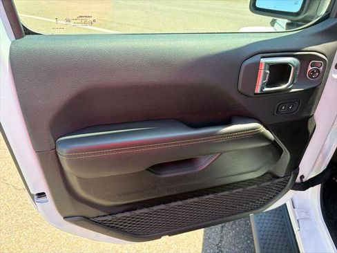 Certified 2025 Jeep Wrangler Unlimited Sahara AWD/4WD image 6
