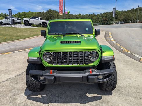 Used 2025 Jeep Gladiator Mojave AWD/4WD image 2