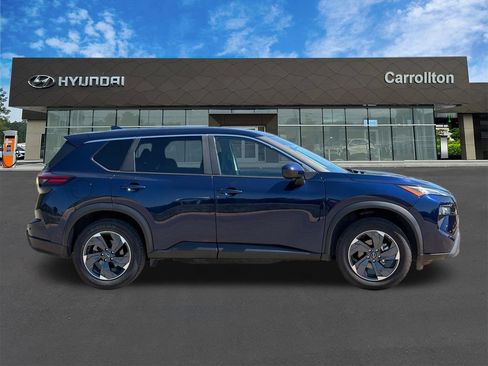 Used 2025 Nissan Rogue SV FWD image 4