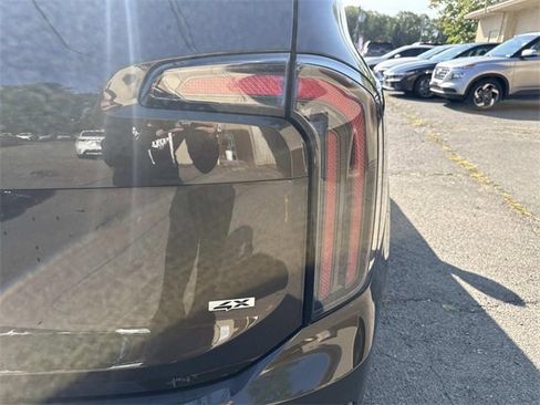 Used 2024 Kia Telluride EX w/ EX Captain's Chair Package image 6