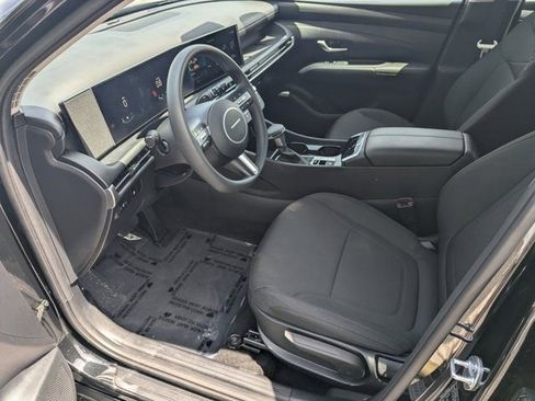 Used 2025 Hyundai Tucson SE FWD image 9