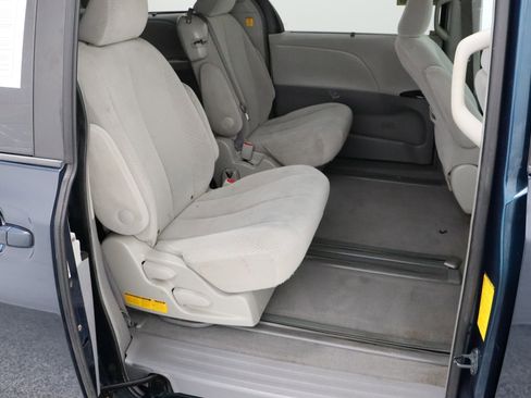 Used 2011 Toyota Sienna LE image 31