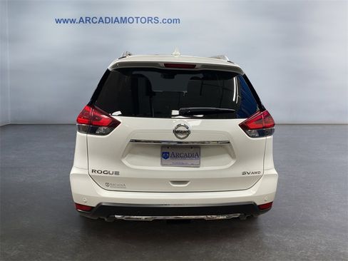 Used 2020 Nissan Rogue SV image 4