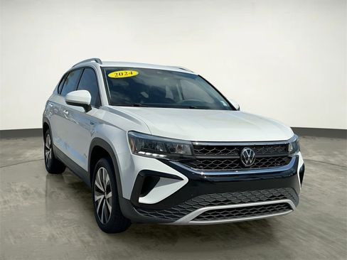 Used 2024 Volkswagen Taos SE image 13