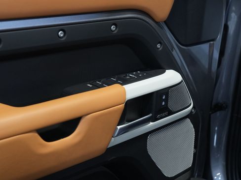 Used 2023 Land Rover Defender 130 X-Dynamic SE AWD/4WD image 22