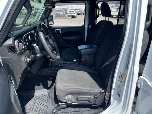 Used 2023 Jeep Gladiator Sport AWD/4WD image 18