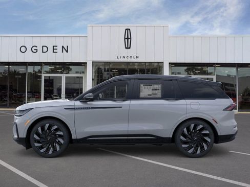 New 2026 Lincoln Nautilus Reserve w/ Jet Appearance Package image 3