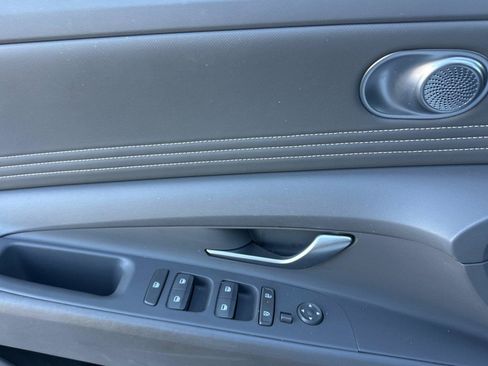 Used 2025 Hyundai Elantra SEL FWD image 10