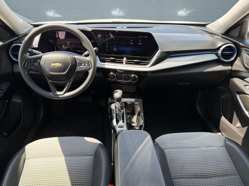 Used 2025 Chevrolet Trax LT FWD image 15