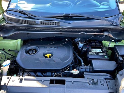 Used 2016 Kia Soul + image 9