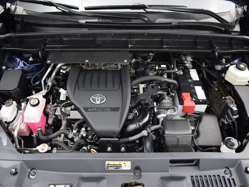 Used 2023 Toyota Highlander L FWD image 9