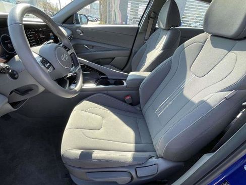 Used 2025 Hyundai Elantra SEL image 12