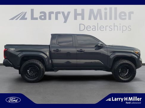 Used 2024 Toyota Tacoma TRD Sport image 6