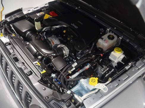 Used 2021 Jeep Gladiator Sport image 32