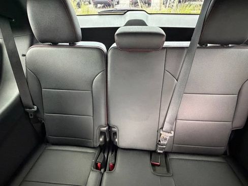 Used 2025 Chevrolet Traverse RS AWD/4WD image 17