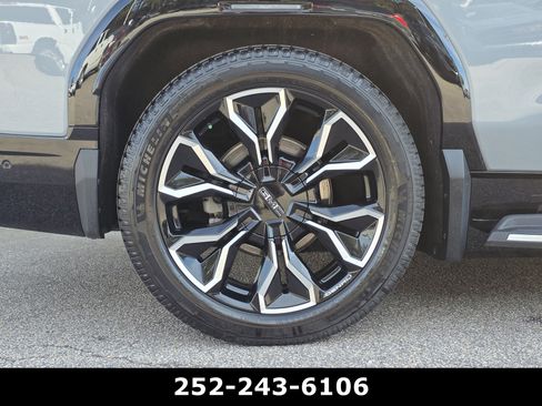 Used 2024 GMC Sierra EV Denali image 57