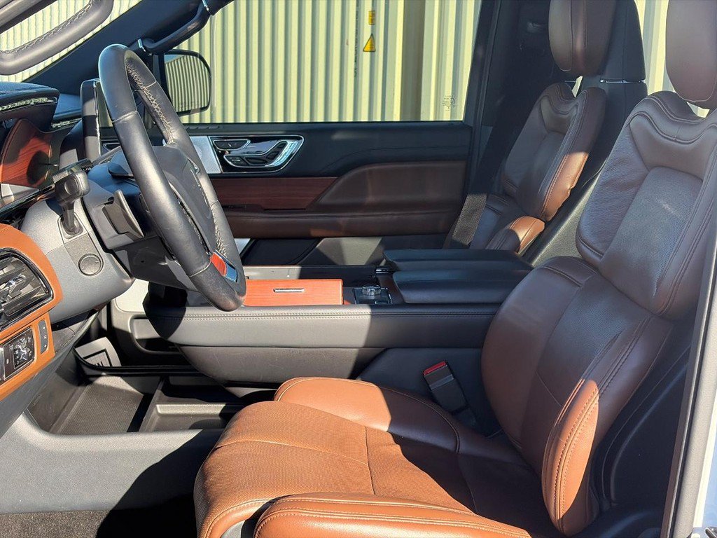 Used 2023 Lincoln Navigator Reserve AWD/4WD image 25