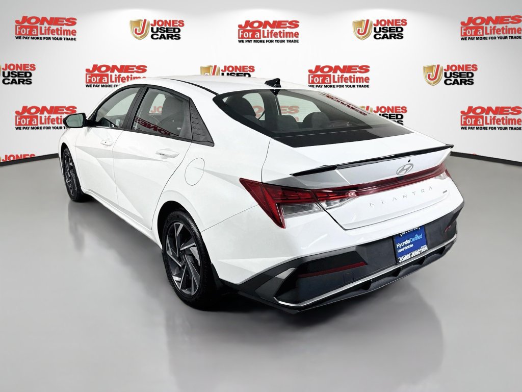 Certified 2025 Hyundai Elantra SEL FWD image 2