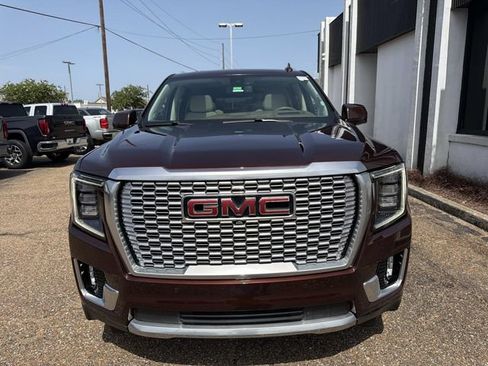 Used 2022 GMC Yukon XL Denali w/ Max Trailering Package AWD/4WD image 2