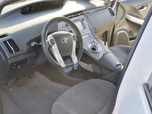 Used 2015 Toyota Prius Three image 9