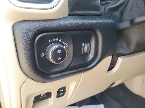 Used 2020 RAM 1500 Big Horn AWD/4WD image 8