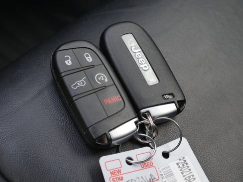 Used 2021 Jeep Grand Cherokee Limited w/ Trailer Tow Group IV image 36