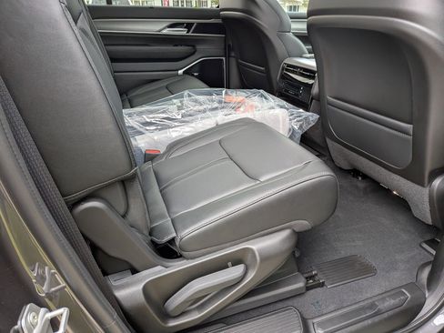 New 2026 Jeep Grand Wagoneer Limited AWD/4WD image 22