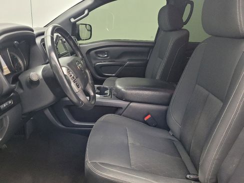 Used 2019 Nissan Titan SV w/ SV Convenience Package image 17