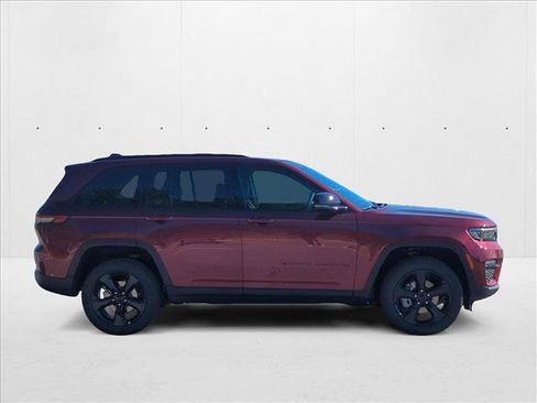 New 2025 Jeep Grand Cherokee Limited w/ Black Appearance Package image 8