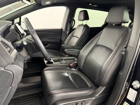 Used 2024 Honda Odyssey Sport image 4