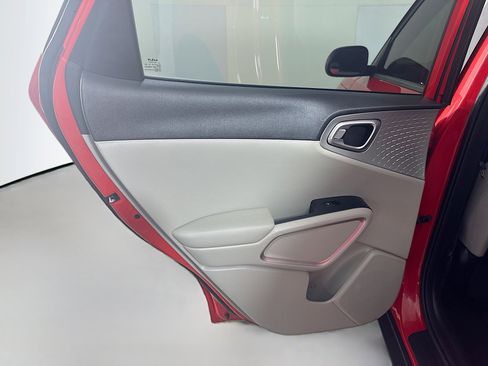 Used 2022 Kia Soul LX FWD image 25