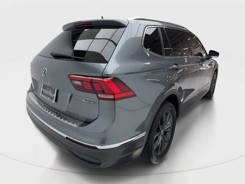 Used 2022 Volkswagen Tiguan SE w/ Panoramic Sunroof Package AWD/4WD image 7