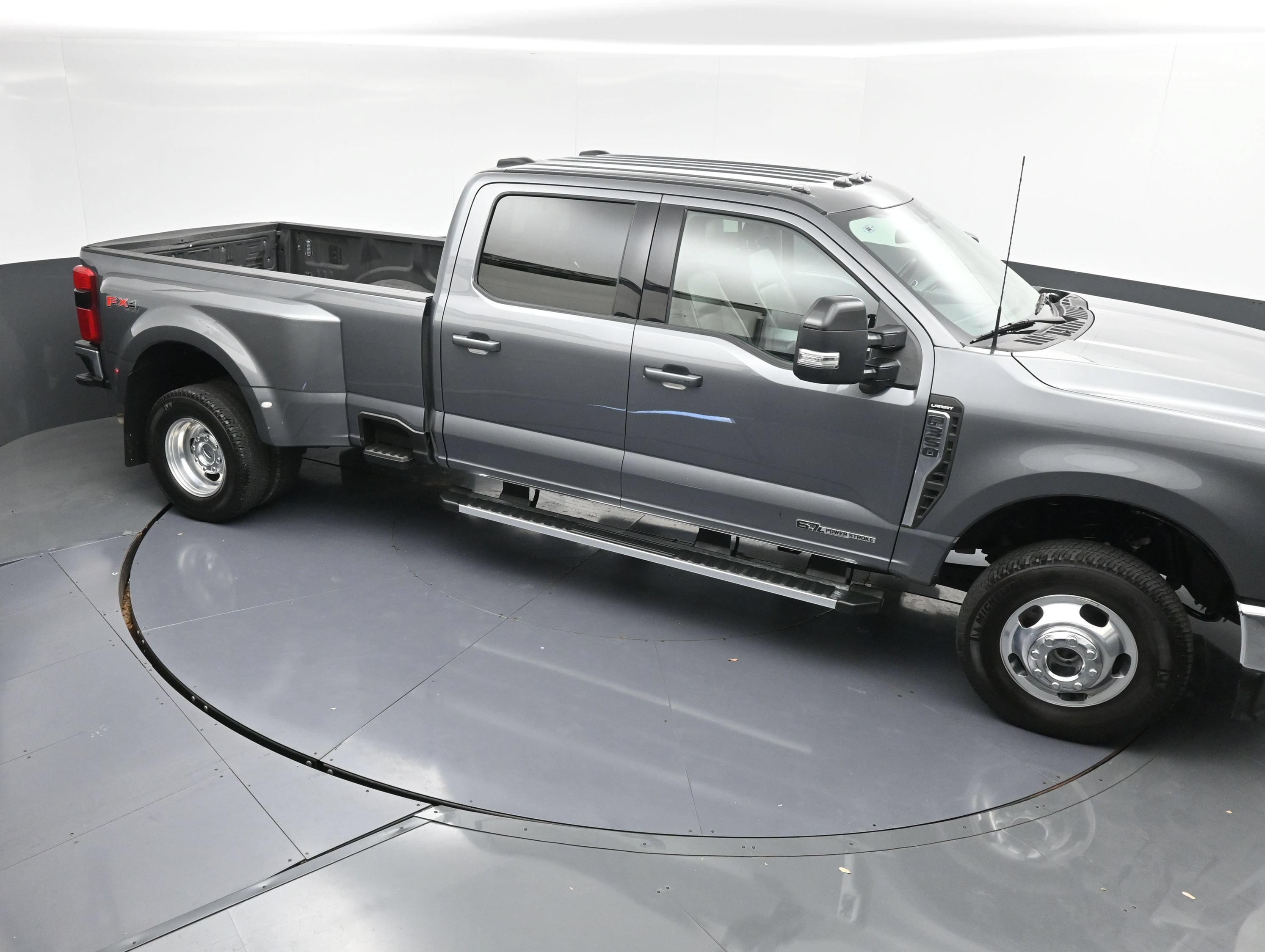 Used 2024 Ford F350 Lariat w/ FX4 Off-Road Package AWD/4WD image 32