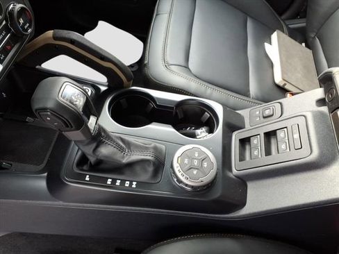 New 2025 Ford Bronco Badlands image 9