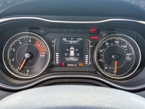 Used 2019 Jeep Cherokee Latitude Plus w/ Cold Weather Group AWD/4WD image 22