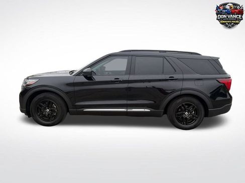 Used 2025 Ford Explorer Active w/ Active Comfort Package RWD image 3