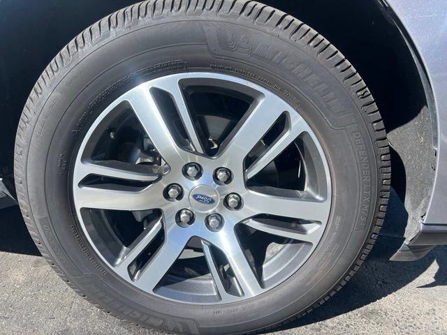 Used 2023 Ford Expedition Limited AWD/4WD image 5