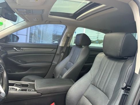 Used 2020 Honda Accord Touring image 9