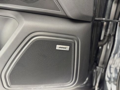 Certified 2025 Porsche Macan image 30