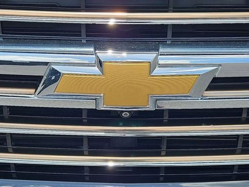 Used 2021 Chevrolet Silverado 2500 High Country w/ Z71 Off-Road Package AWD/4WD image 11