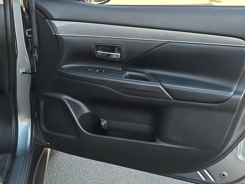 Used 2020 Mitsubishi Outlander LE image 28