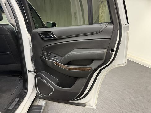Used 2019 Chevrolet Tahoe LT w/ LT Signature Package AWD/4WD image 16