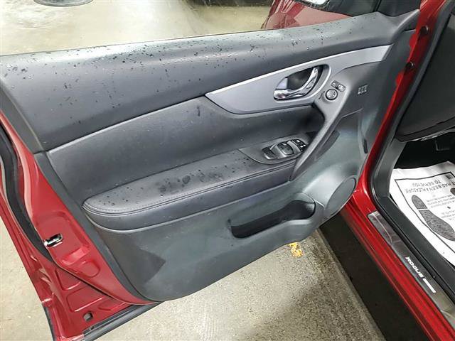 Used 2020 Nissan Rogue Sport SV w/ Technology Package FWD image 3