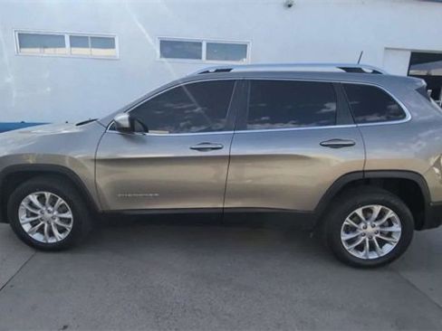 Used 2019 Jeep Cherokee Latitude w/ Popular Appearance Group image 5