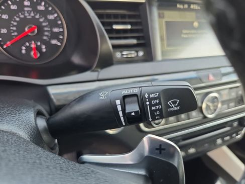 Used 2018 Kia Cadenza Limited FWD image 26