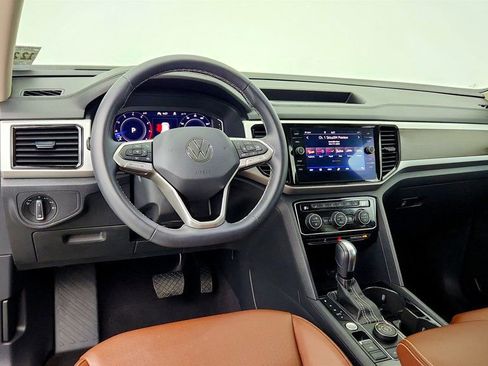 Used 2022 Volkswagen Atlas SE w/ Panoramic Sunroof Package AWD/4WD image 12